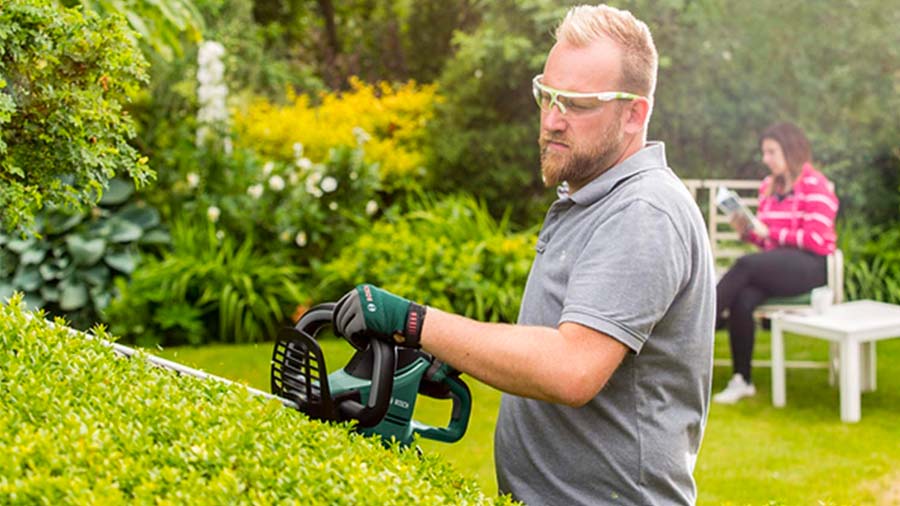 Taille-haies Universal HedgeCut 50 Bosch